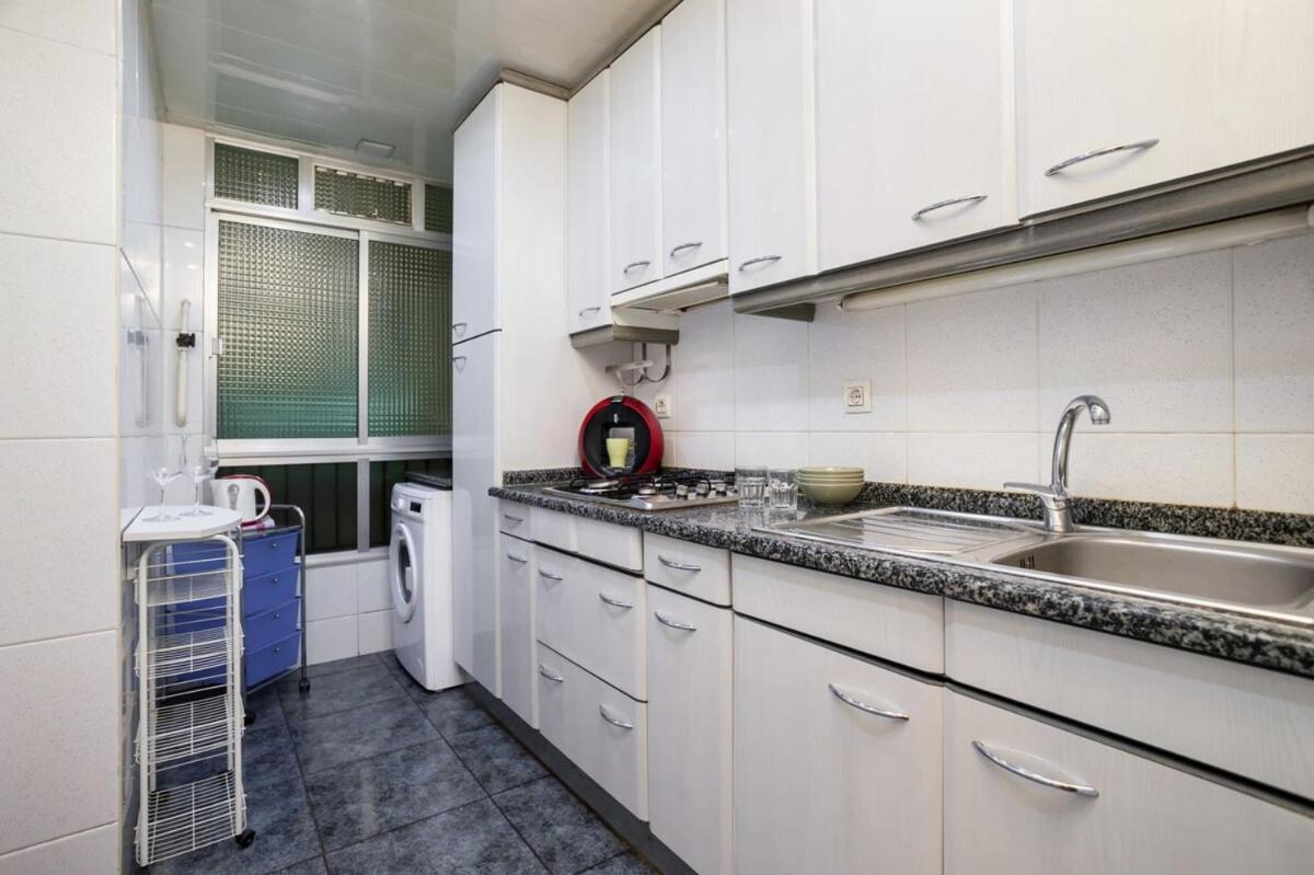 Next To Sagrada Familia 4-Bedroom Apartment Барселона Экстерьер фото