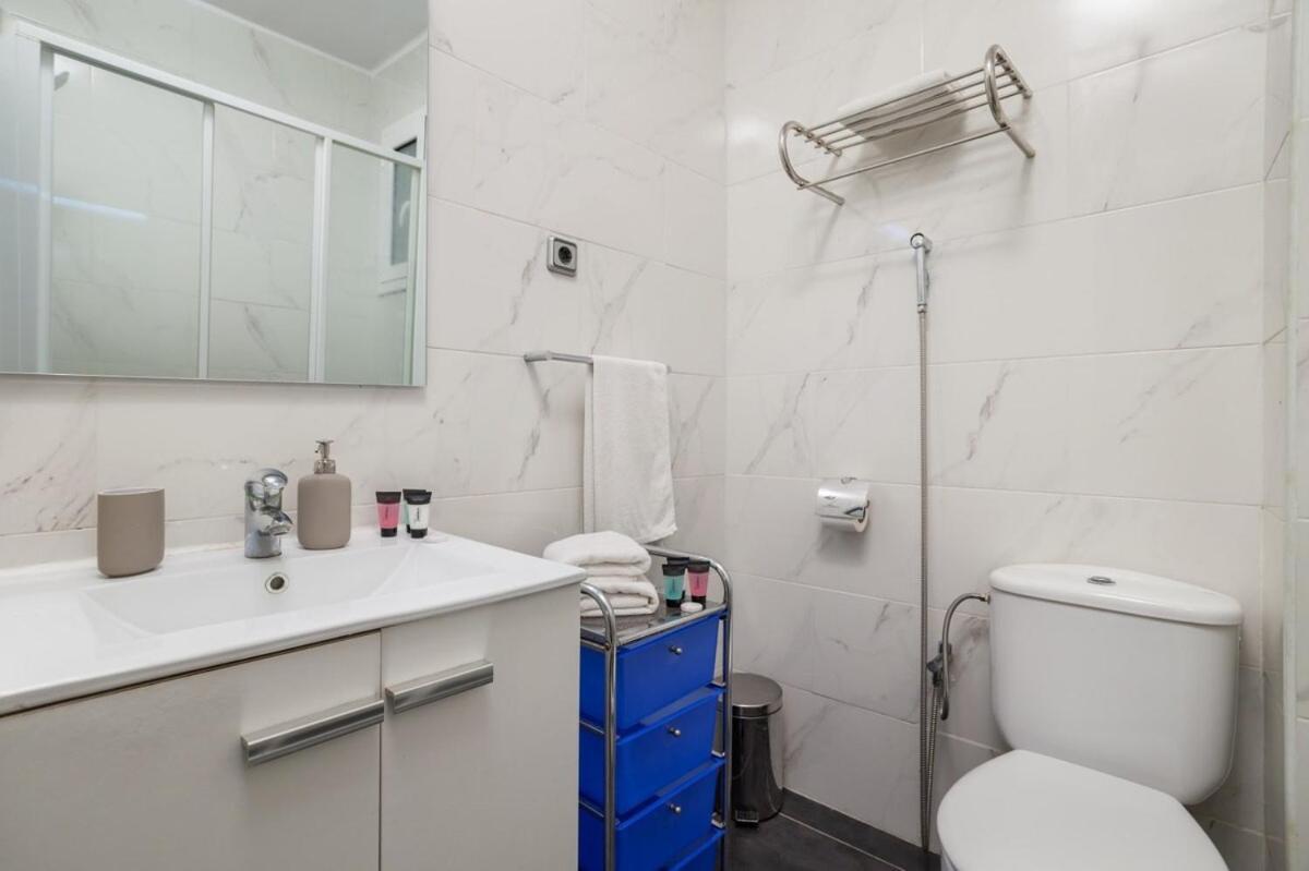 Next To Sagrada Familia 4-Bedroom Apartment Барселона Экстерьер фото