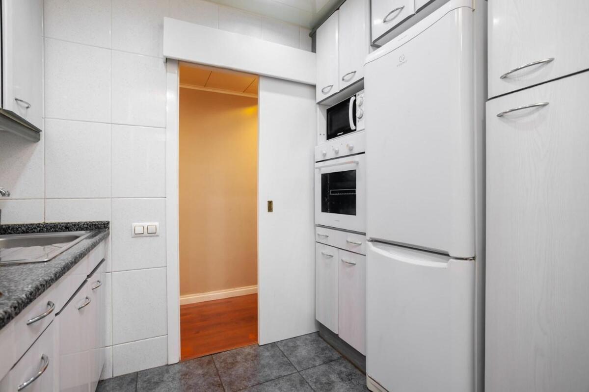 Next To Sagrada Familia 4-Bedroom Apartment Барселона Экстерьер фото