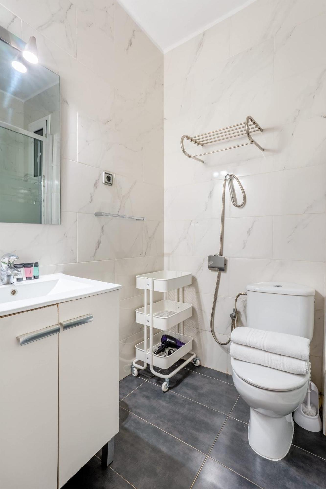 Next To Sagrada Familia 4-Bedroom Apartment Барселона Экстерьер фото