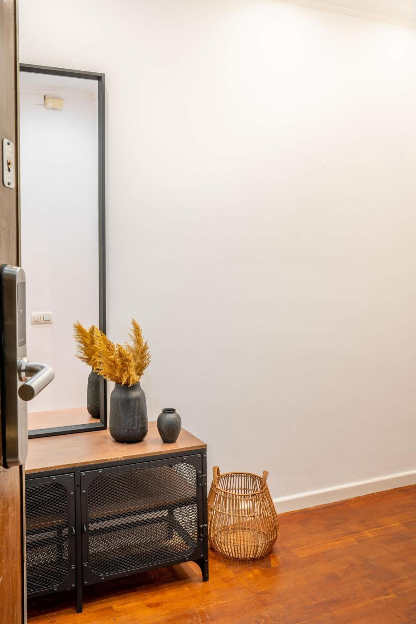 Next To Sagrada Familia 4-Bedroom Apartment Барселона Экстерьер фото